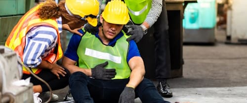 First,Aid.,Engineering,Supervisor,Talking,On,Walkie,Talkie,Communication,While